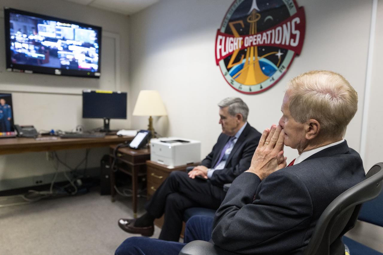 jsc2022e091674 (Dec. 11, 2022) NASA Administrator Bill Nelson visits Mission Control at NASA’s Johnson Space Center in Houston to witness the splashdown of Orion after a 25.5-day Artemis I mission. Nelson is seen here enjoying the view with NASA Associate Administrator Bob Cabana.